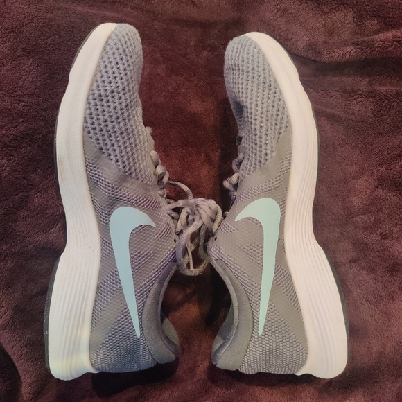 Nike Shoes size 10 - Picture 3 of 6